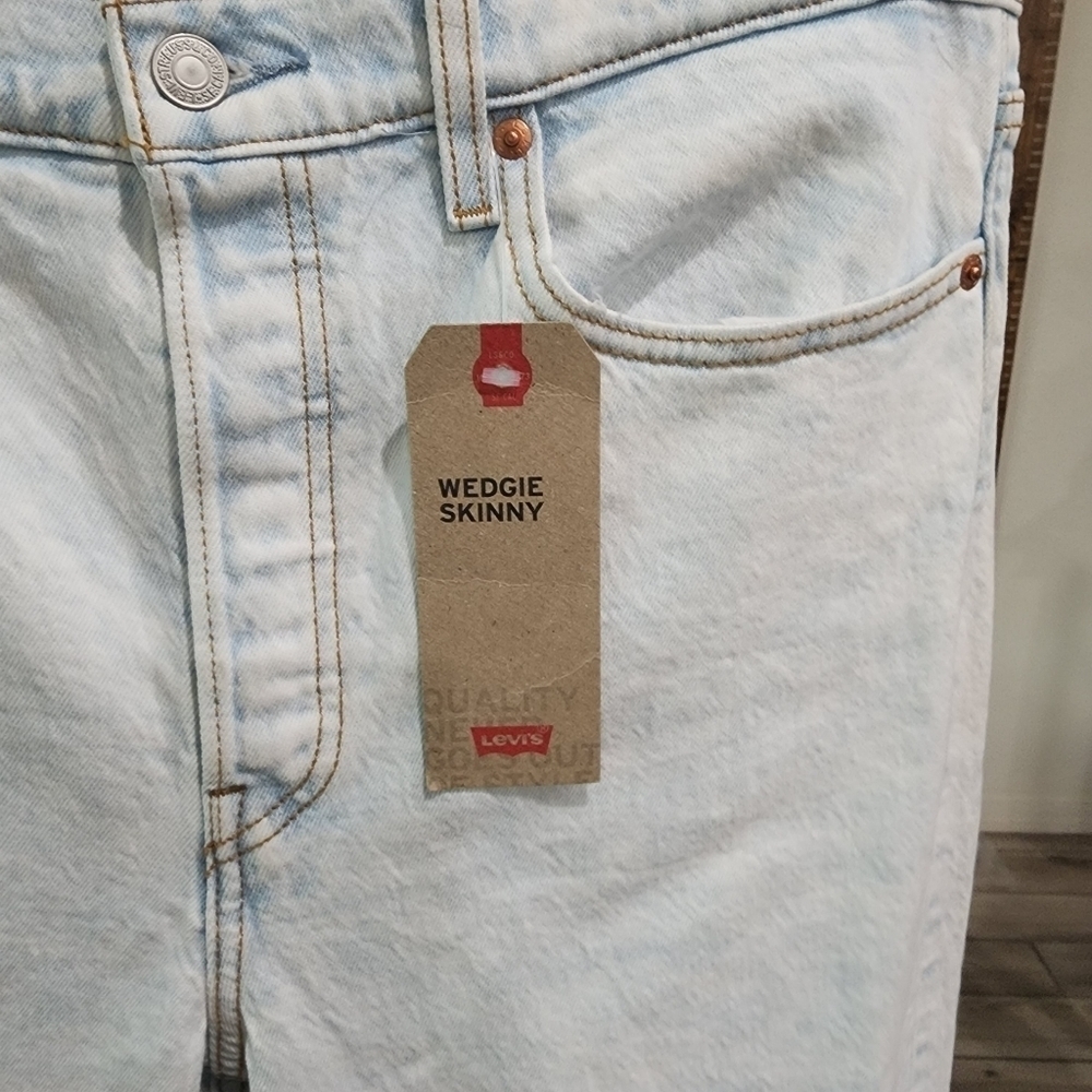 💜 🆕️ Levi's Wedgie Skinny Light Wash High Rise Jeans - Picture 4 of 9